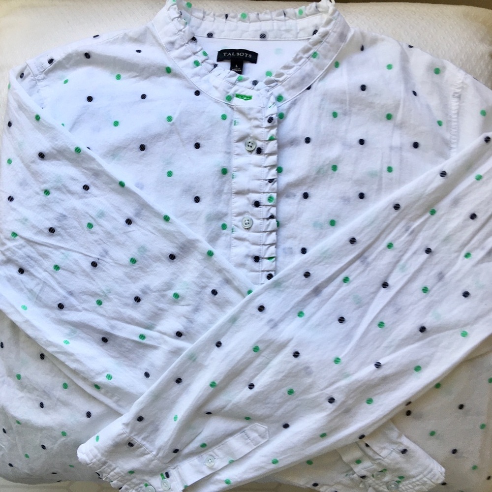 Fresh Talbots Swiss dot pullover style top!!☘️